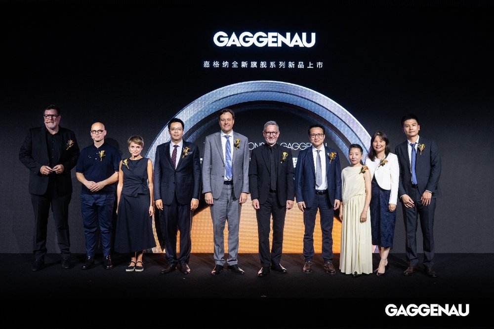 人们站在一起合影的一群人 AI 生成的内容可能不正确。