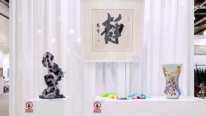 践行“多元·共生”，玫有瑰则美学空间于2025艺博会载誉收官，打造沉浸式艺术盛宴