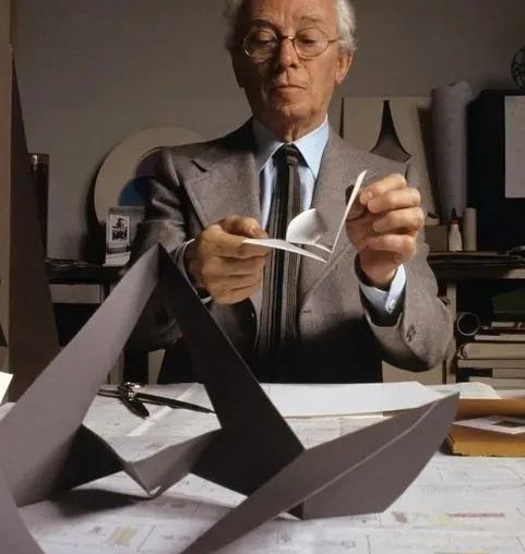 布鲁诺·穆纳里：20世纪设计界的文艺复兴式人物