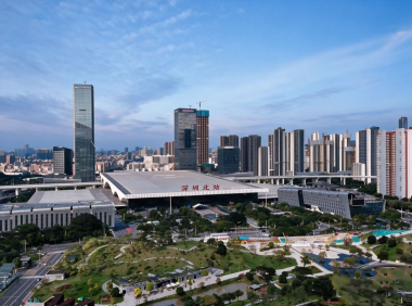 国内首例!GeminiLED超薄双面屏正式落地深圳北站